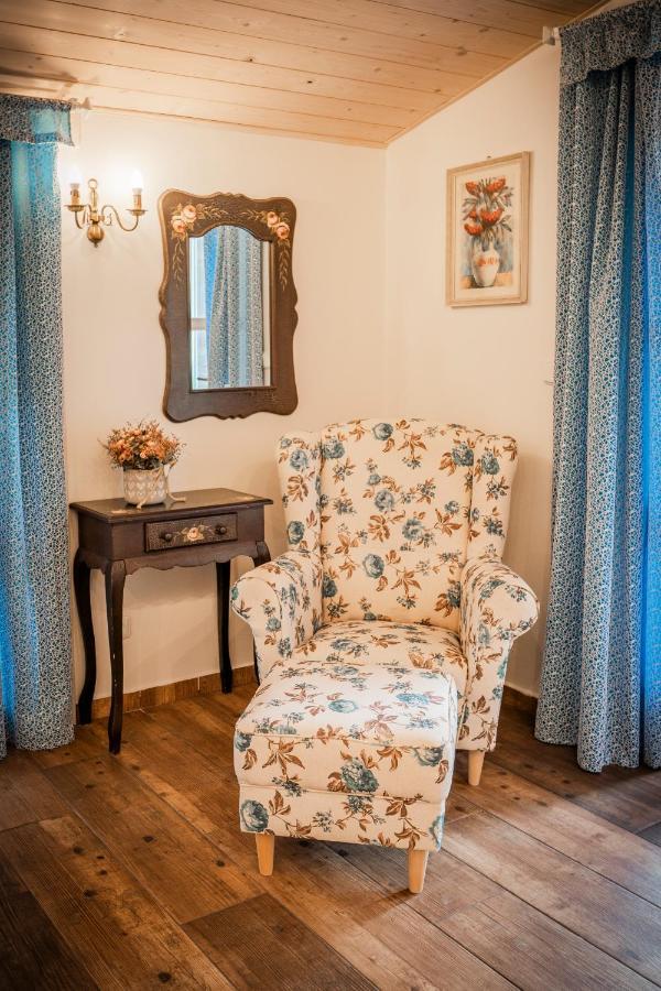 Penzion Primase Dolni Vestonice Exteriör bild