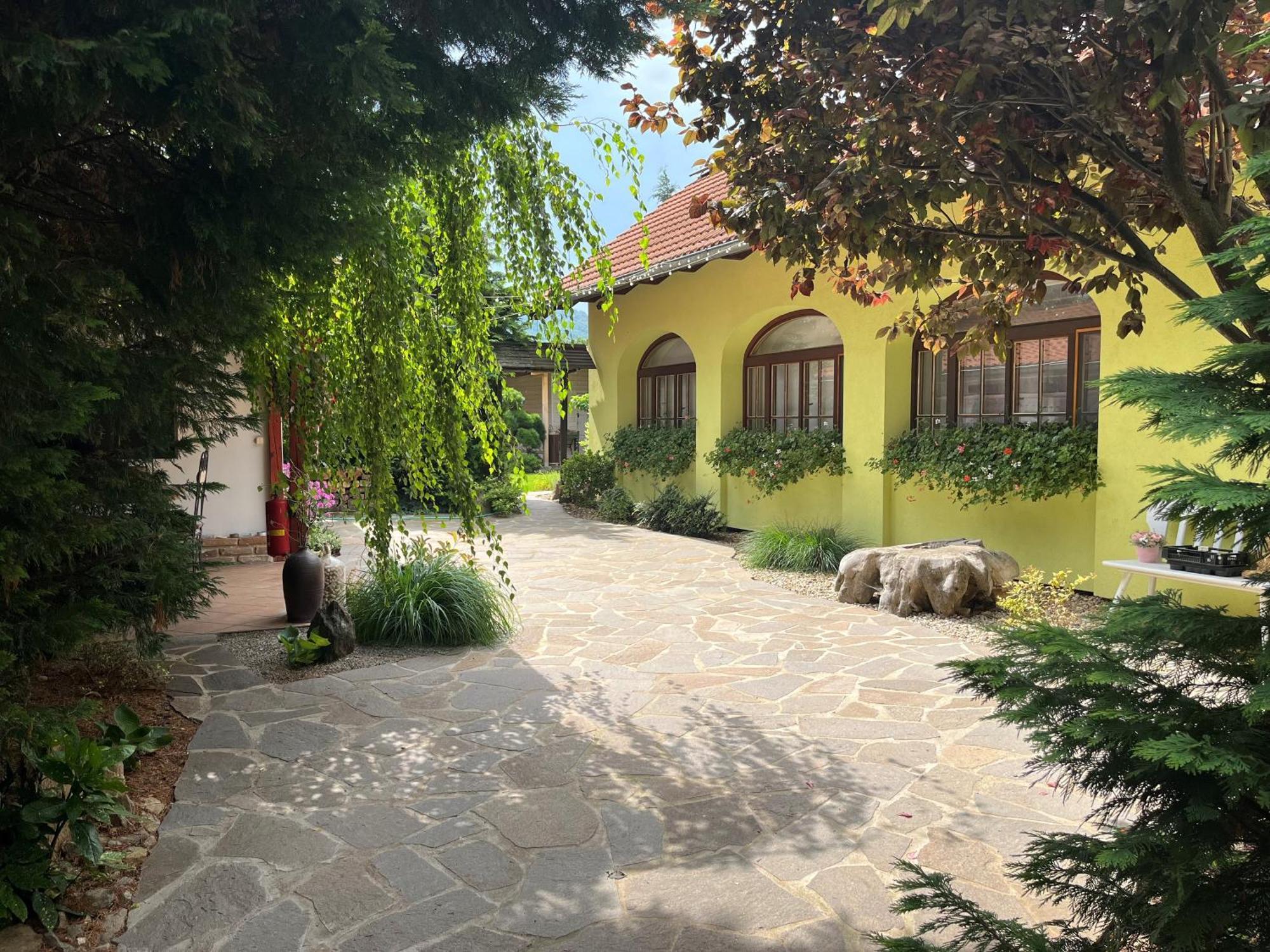 Penzion Primase Dolni Vestonice Exteriör bild