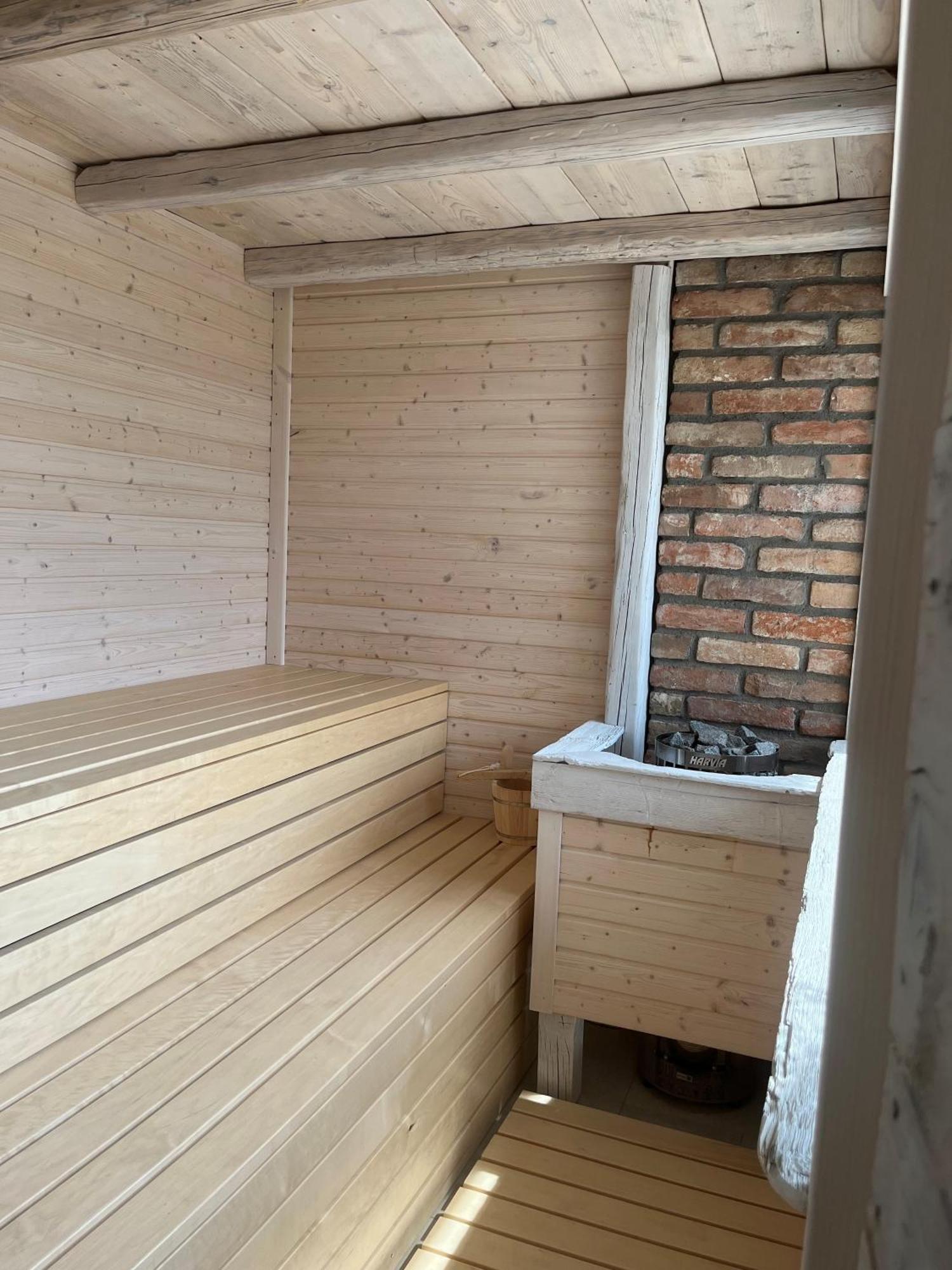 Penzion Primase Dolni Vestonice Exteriör bild