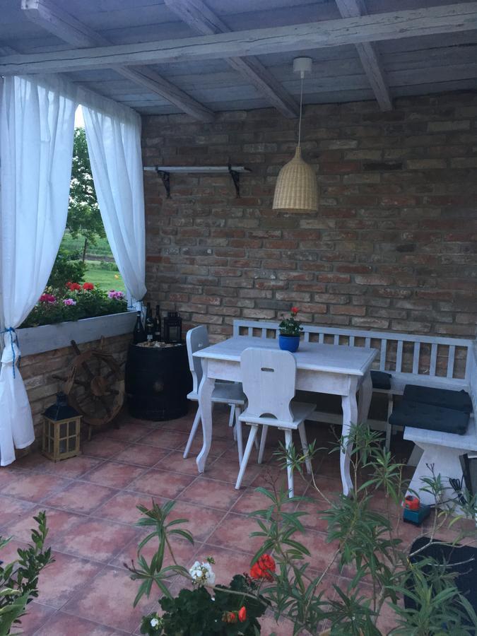 Penzion Primase Dolni Vestonice Exteriör bild